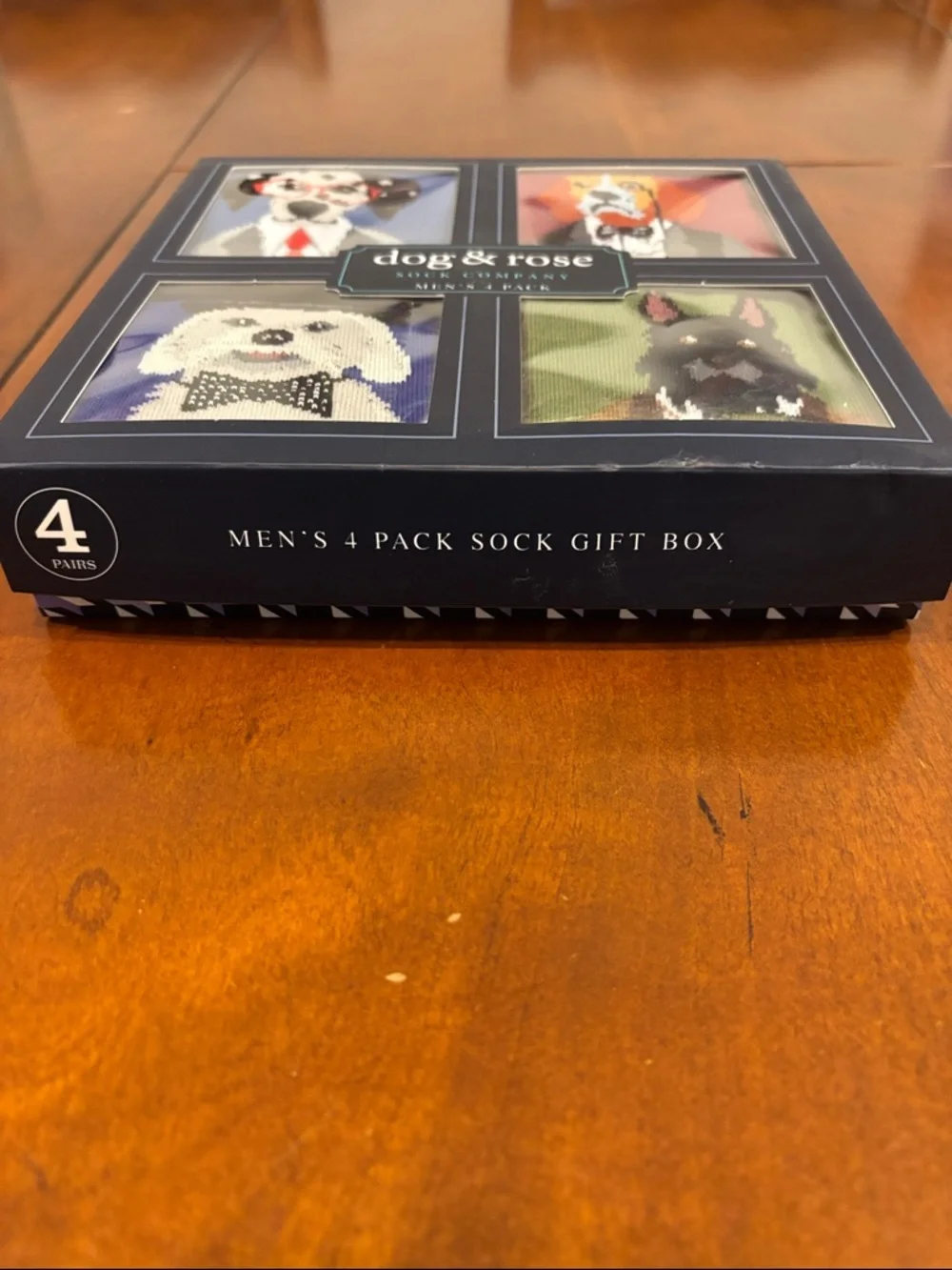 Men's 4-Pack dog & rose Novelty Socks - New in Box. Sz 8-12‎